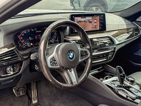 Used 2021 BMW M550i xDrive w/ Dynamic Handling Package AWD/4WD image 8