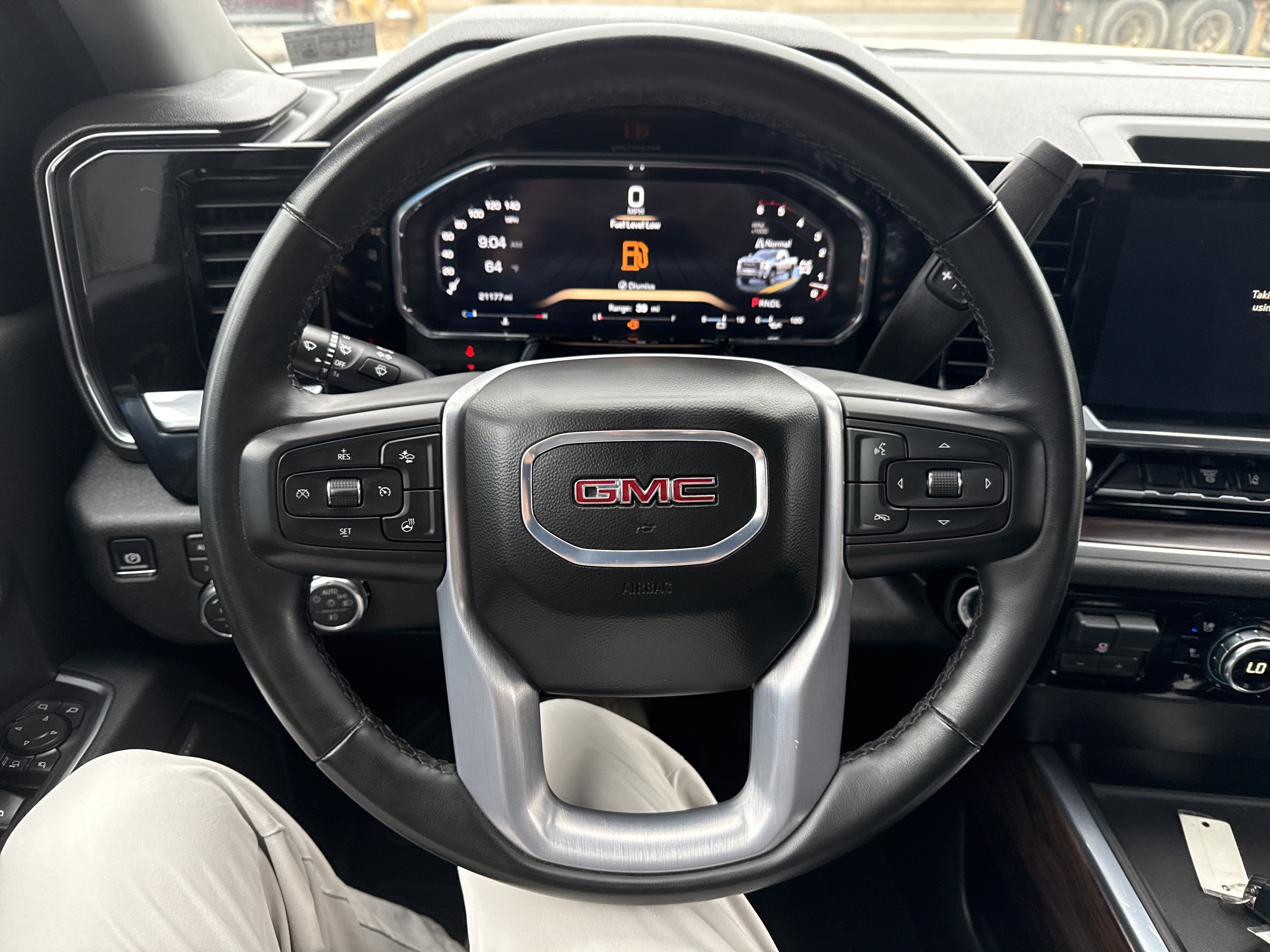 Used 2026 GMC Sierra 2500 SLT w/ SLT Convenience Package AWD/4WD image 18