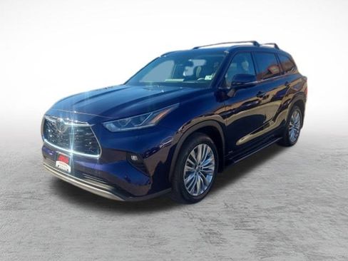 Used 2025 Toyota Highlander Platinum image 35