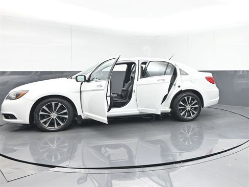 Used 2012 Chrysler 200 S image 39