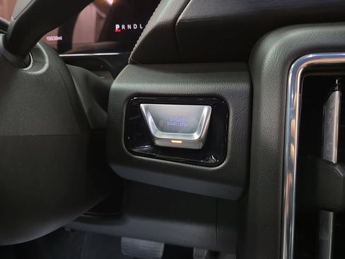 Used 2025 GMC Yukon XL Denali AWD/4WD image 17