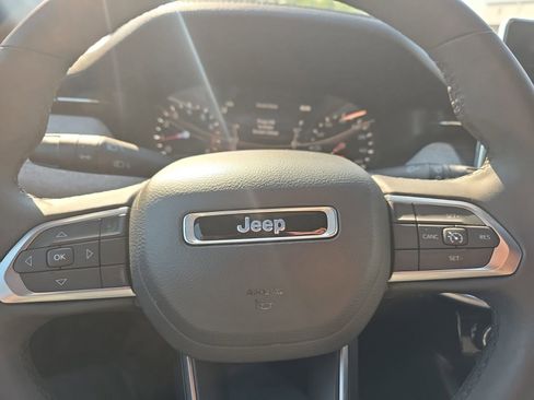 Used 2024 Jeep Compass Latitude AWD/4WD image 14