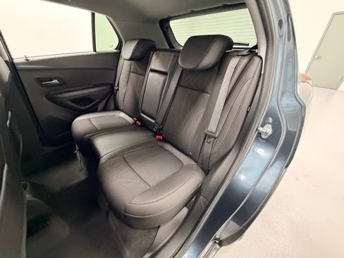 Certified 2022 Chevrolet Trax LT w/ LT Convenience Package image 25