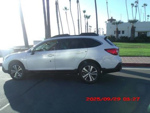 Used 2018 Subaru Outback 2.5i Limited image 19