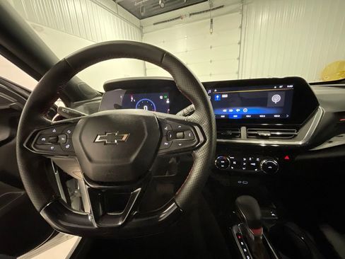 Used 2024 Chevrolet Trax RS FWD image 38