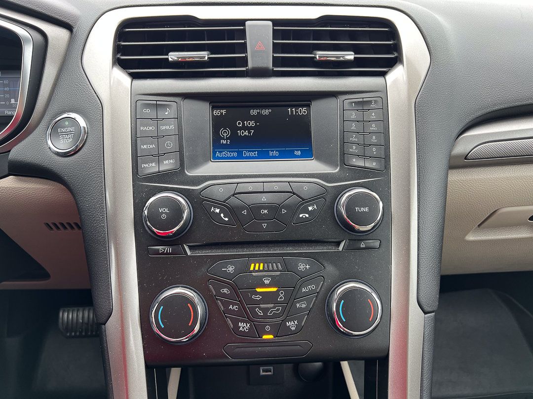 Used 2018 Ford Fusion SE FWD image 19