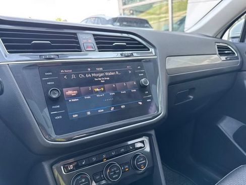 Used 2021 Volkswagen Tiguan SE w/ Panoramic Sunroof Package AWD/4WD image 13