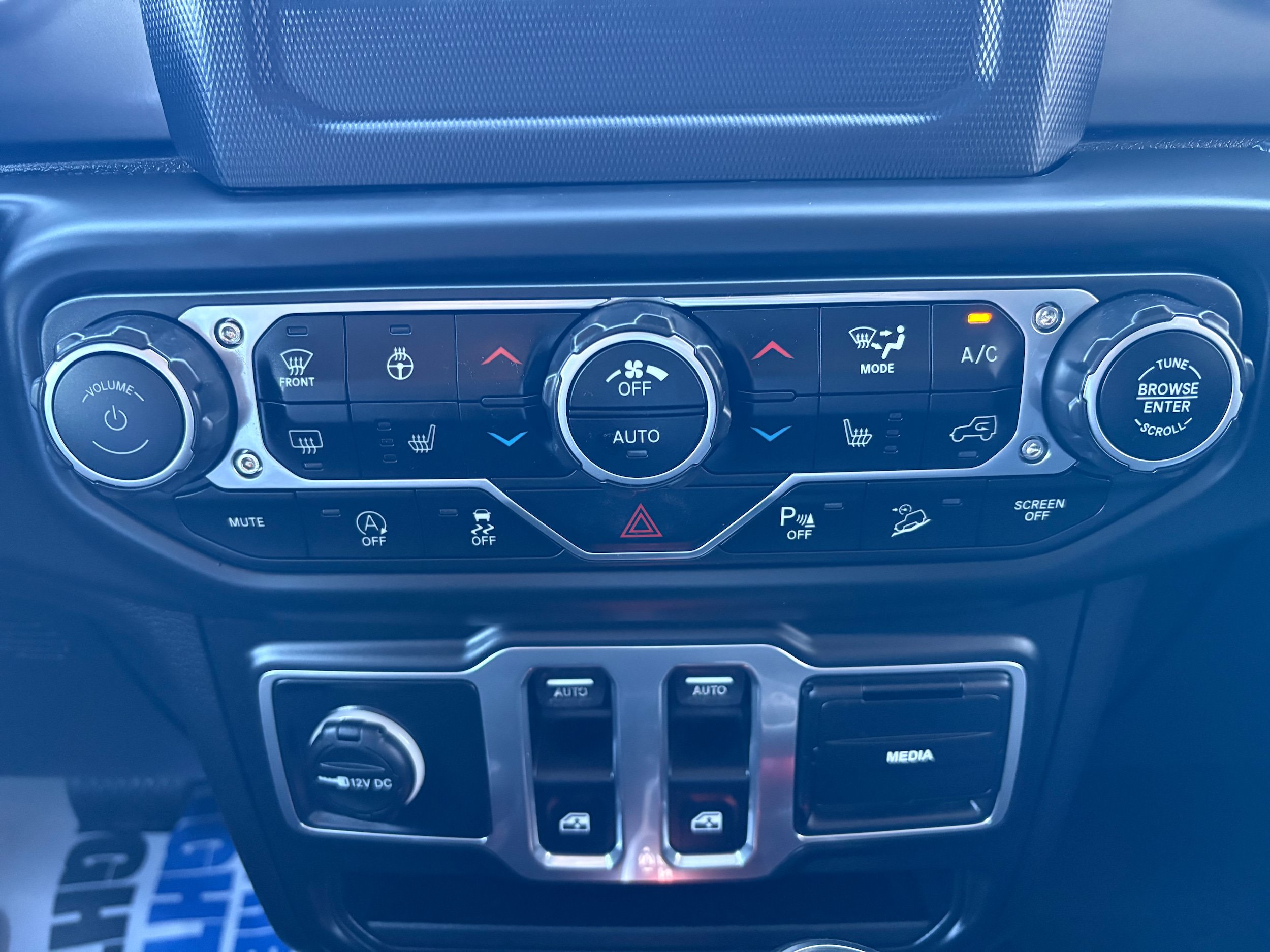 Used 2018 Jeep Wrangler Sport w/ Quick Order Package 28S AWD/4WD image 23