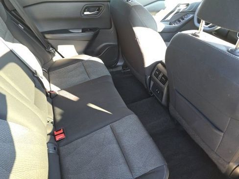 Used 2024 Nissan Rogue SV image 9