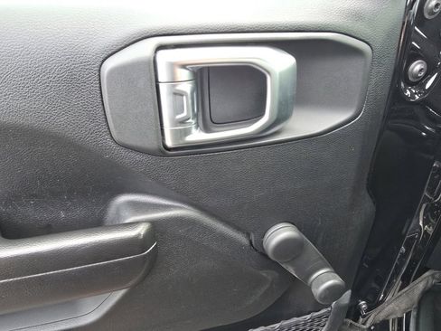 Used 2020 Jeep Gladiator Sport image 20