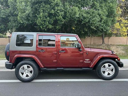 Used 2008 Jeep Wrangler Unlimited Sahara w/ Dual Top Group image 9