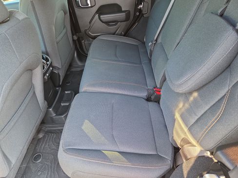 Used 2024 Jeep Wrangler Unlimited AWD/4WD image 23