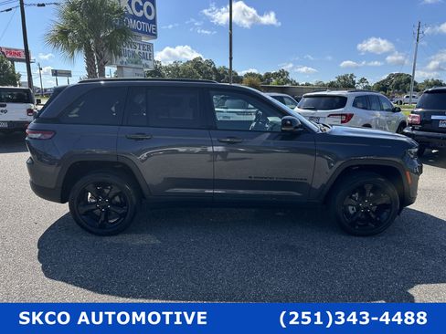 Used 2024 Jeep Grand Cherokee Altitude image 6