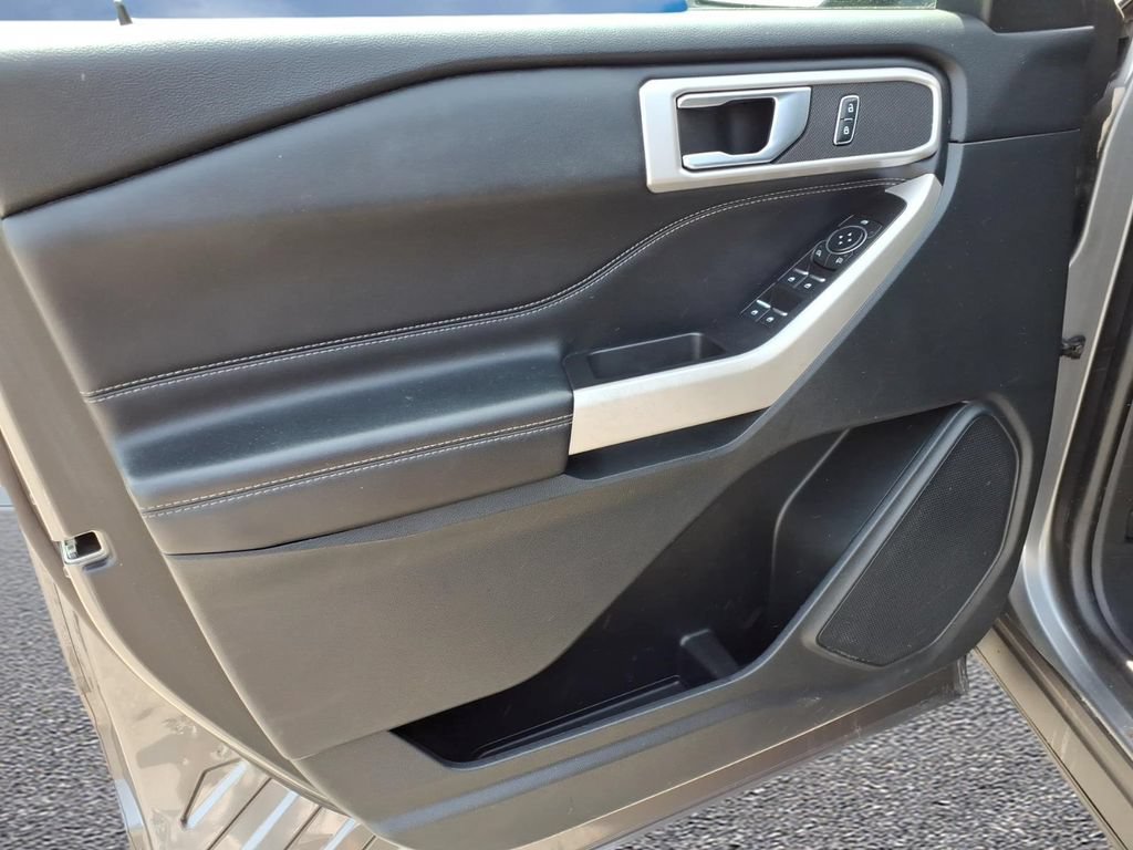 Used 2022 Ford Explorer XLT AWD/4WD image 11