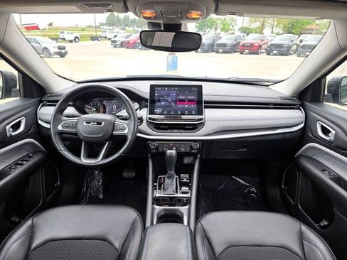 Used 2022 Jeep Compass Latitude w/ Sun and Sound Group AWD/4WD image 19