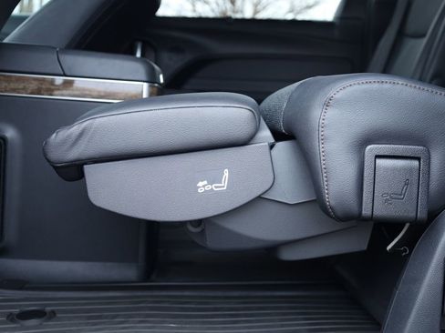 Used 2025 Toyota Sienna Platinum image 17