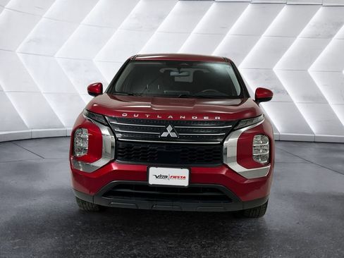 Used 2024 Mitsubishi Outlander ES FWD image 2
