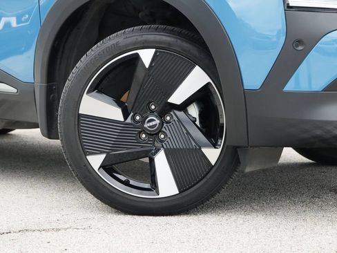 Used 2025 Nissan Kicks SR FWD image 3