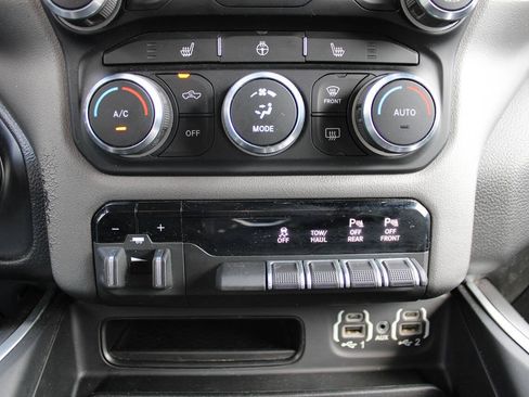 Used 2021 RAM 1500 Big Horn AWD/4WD image 32
