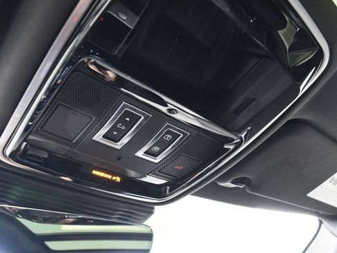 Used 2022 Land Rover Range Rover Velar R-Dynamic S AWD/4WD image 34