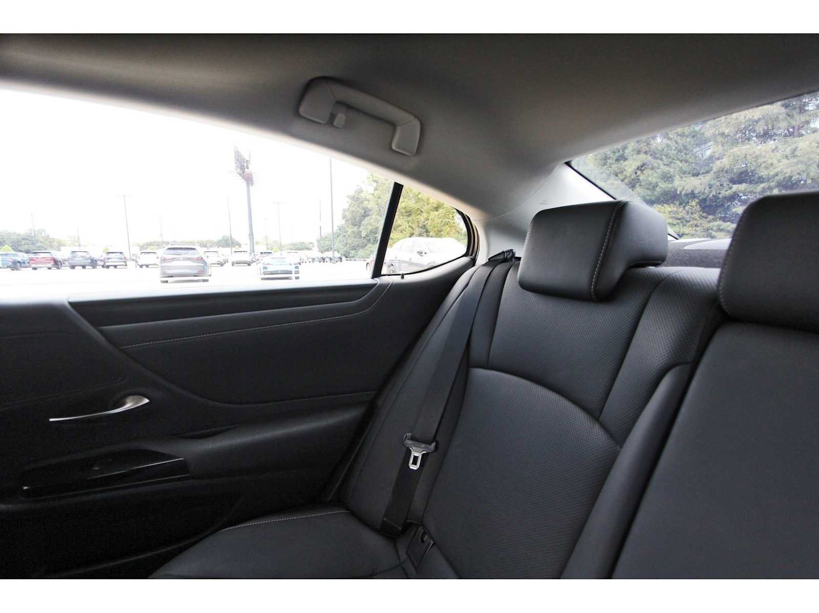 Used 2022 Lexus ES 350 w/ Premium Package FWD image 9