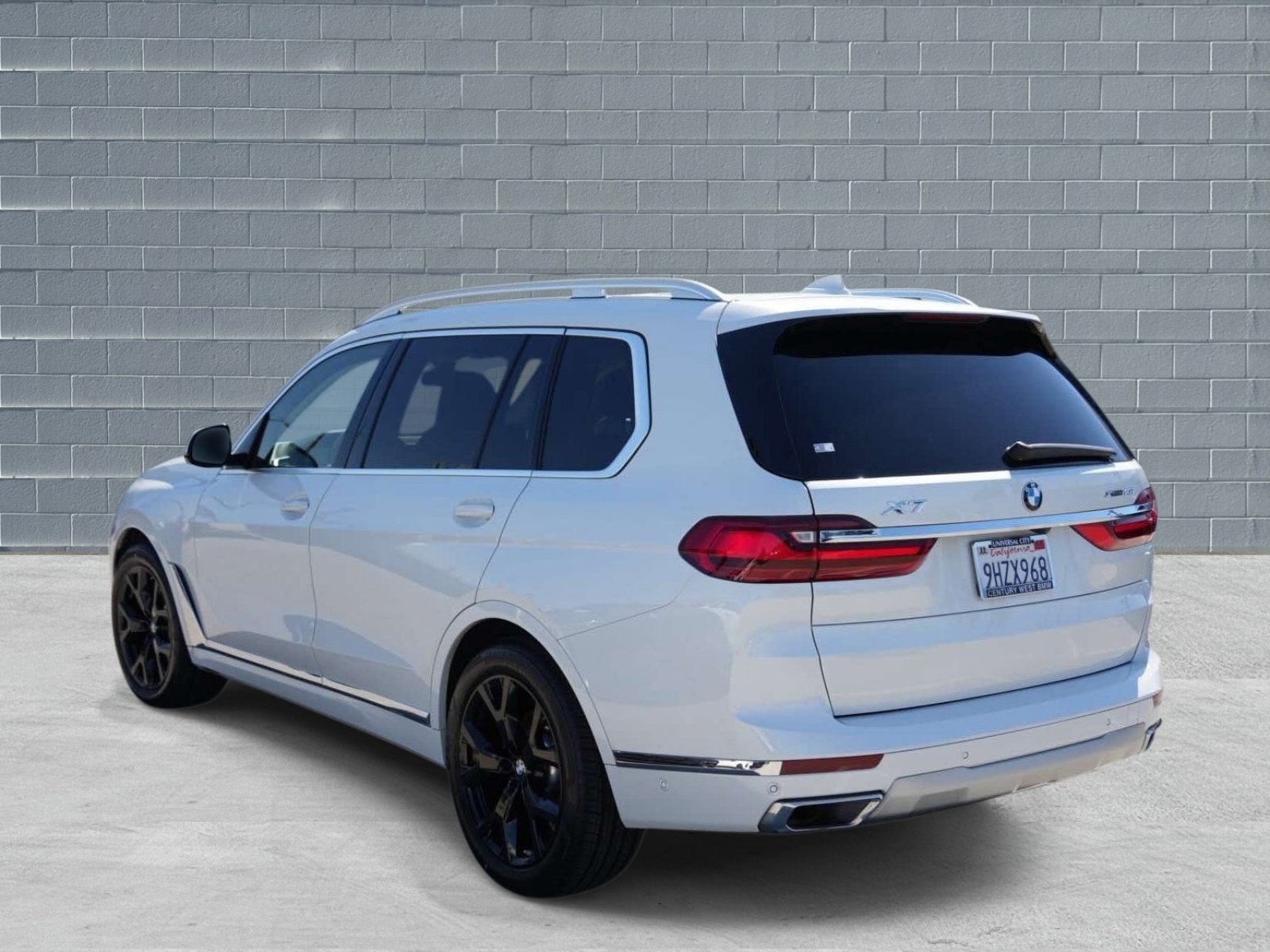 Used 2022 BMW X7 xDrive40i w/ Premium Package AWD/4WD image 3