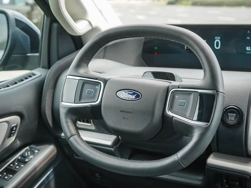 Used 2025 Ford Expedition Active RWD image 15