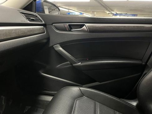 Used 2017 Volkswagen Passat 1.8T SE image 28