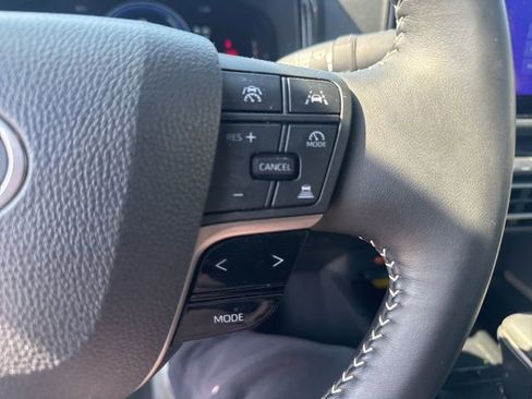 Used 2025 Toyota Camry SE image 12