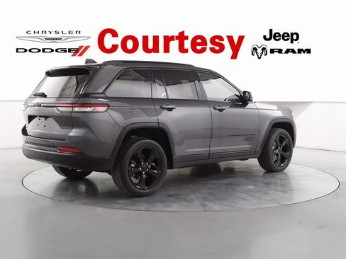 Certified 2022 Jeep Grand Cherokee Altitude image 5
