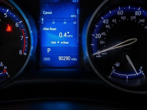 Used 2018 Toyota C-HR XLE image 37