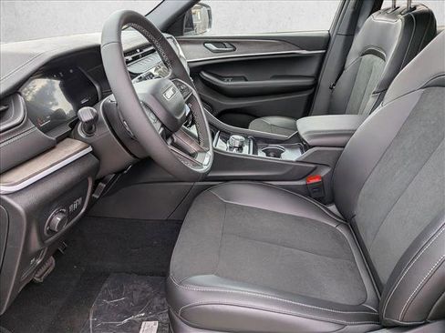 New 2026 Jeep Grand Cherokee Altitude image 4