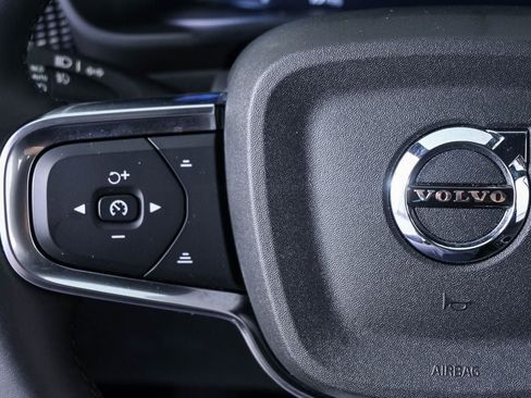 Certified 2025 Volvo XC40 B5 Plus AWD/4WD image 11