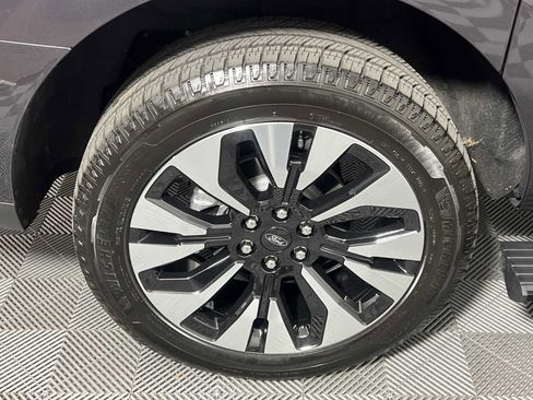 Used 2025 Ford Expedition Max Platinum w/ Driver's Package image 18