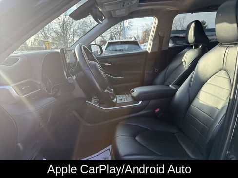 Used 2022 Toyota Highlander XLE image 11