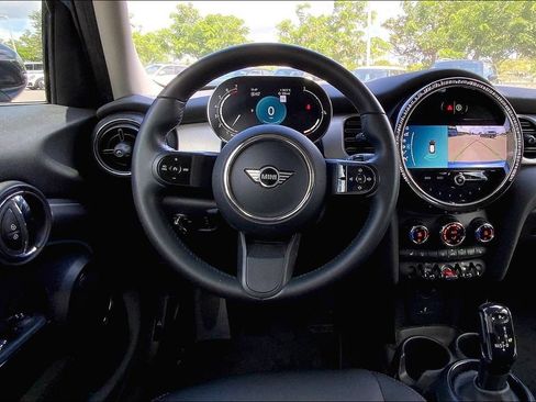 Used 2022 MINI Cooper 4-Door Hardtop FWD image 5