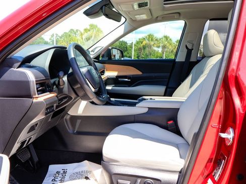Used 2026 Toyota Grand Highlander AWD image 9