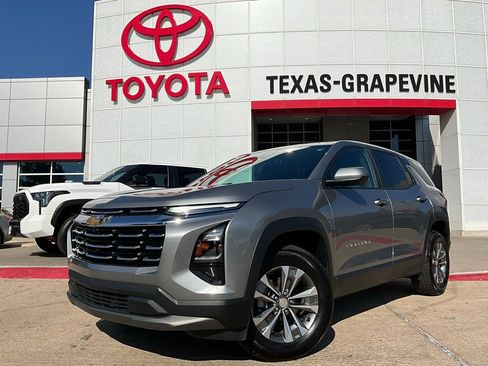 Used 2025 Chevrolet Equinox LT image 2