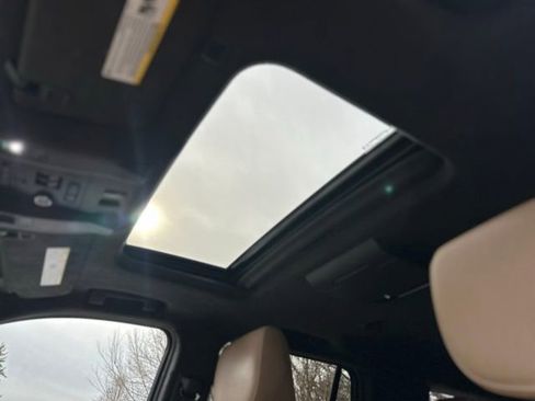 Used 2019 Cadillac Escalade Platinum image 16