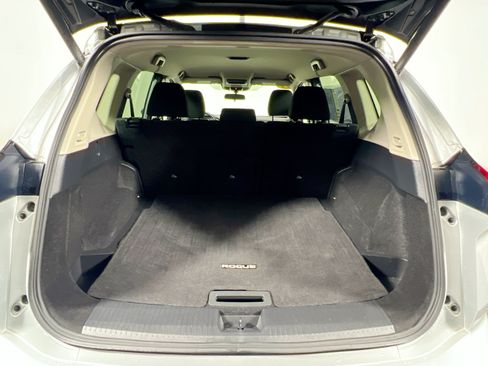 Used 2025 Nissan Rogue SV FWD image 33