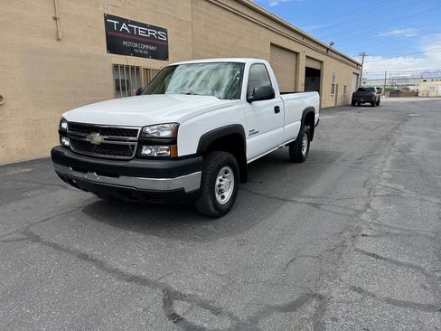 Used 2007 Chevrolet Silverado 2500 W/T w/ Heavy-Duty Power Package RWD image 3