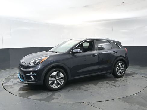 Used 2022 Kia Niro EX w/ Cold Weather Package image 2