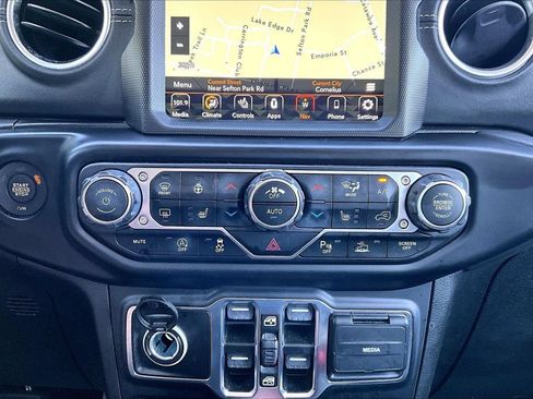 Used 2022 Jeep Gladiator Overland w/ Popular Equipment Package AWD/4WD image 18
