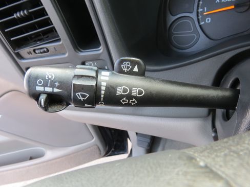 Used 2004 Chevrolet Tahoe LT w/ LT Preferred Equipment Group RWD image 14