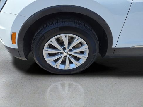 Used 2018 Volkswagen Tiguan SE w/ Panoramic Sunroof Package FWD image 29