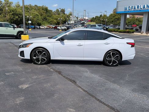 Used 2024 Nissan Altima 2.5 SR FWD image 2