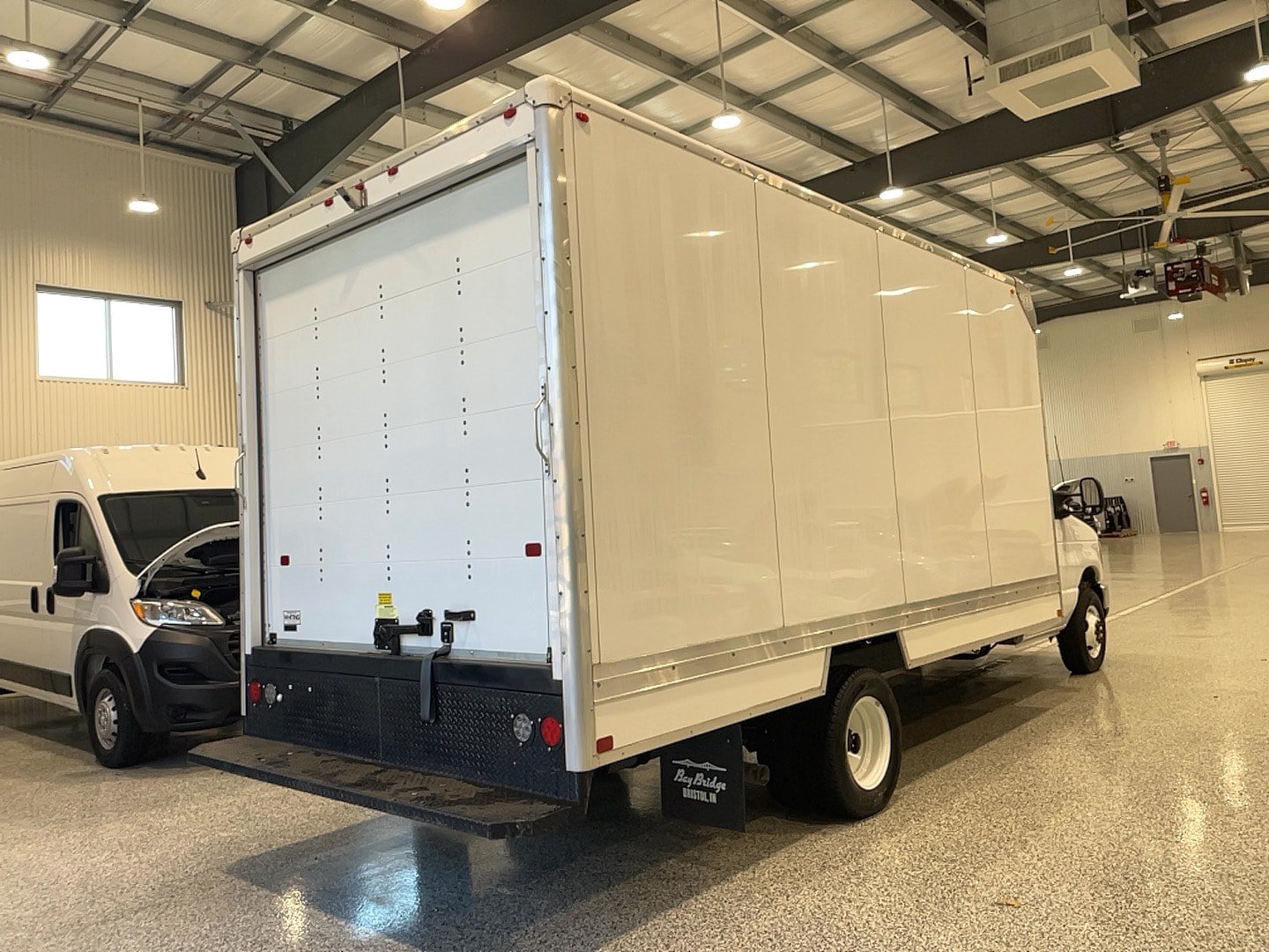 Used 2024 Ford E-450 and Econoline 450 Super Duty w/ Power Windows & Locks Group RWD image 6