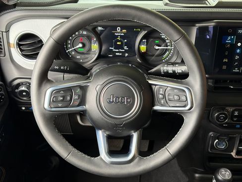 Used 2025 Jeep Wrangler Unlimited Sahara w/ Safety Group image 4