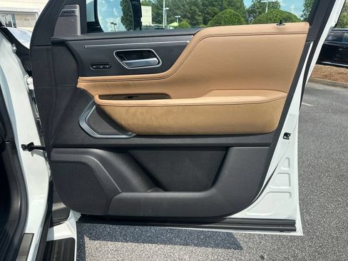 Used 2025 INFINITI QX80 Sensory AWD/4WD image 12