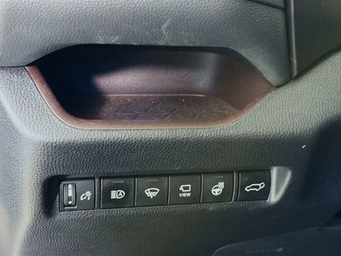 Used 2022 Toyota RAV4 Limited image 12